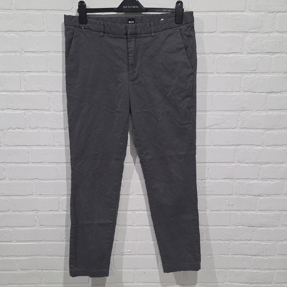 HUGO Men's Charcoal Gray Chinos